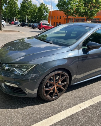 Seat Leon cena 144000 przebieg: 68000, rok produkcji 2020 z Kraków małe 67